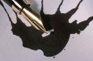 bvwavdrwrdzweojsjcbw_pen_spills_ink
